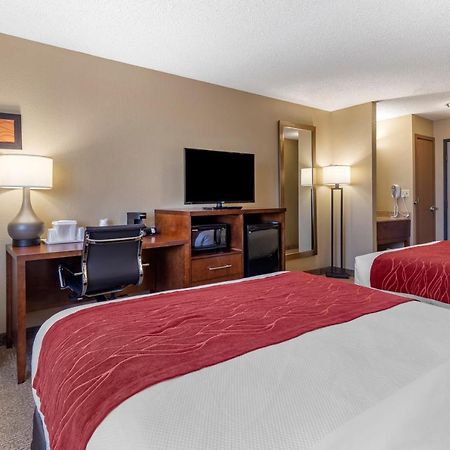 Comfort Inn & Suites Hays I-70 Exterior foto